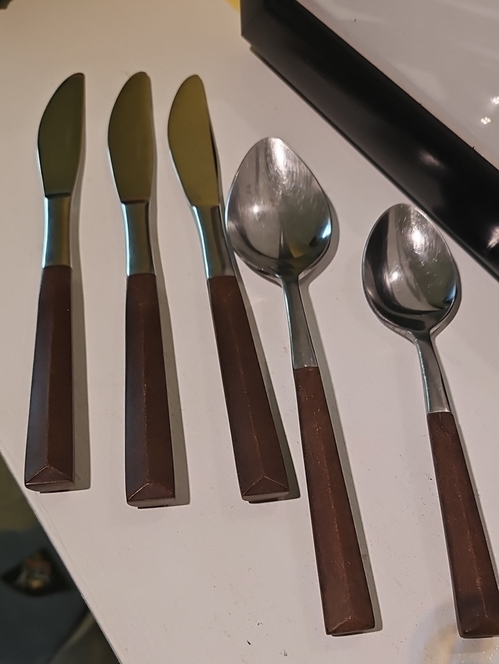 Vintage Woodwind 3- Knives, 1 - Soup. 1' Tea Spoon